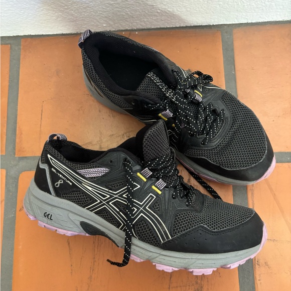 Asics Shoes - ASICS gels women’s 8.5 black and purple accent sneakers